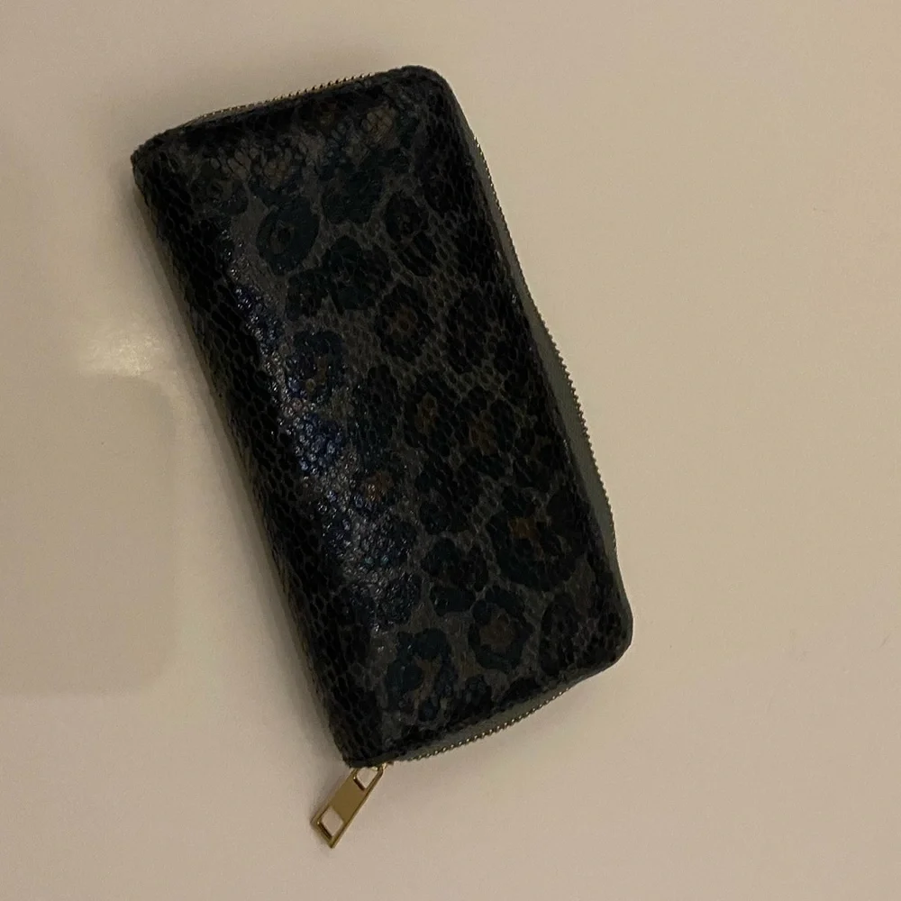 Womens Wallet - Picture 2 of 3